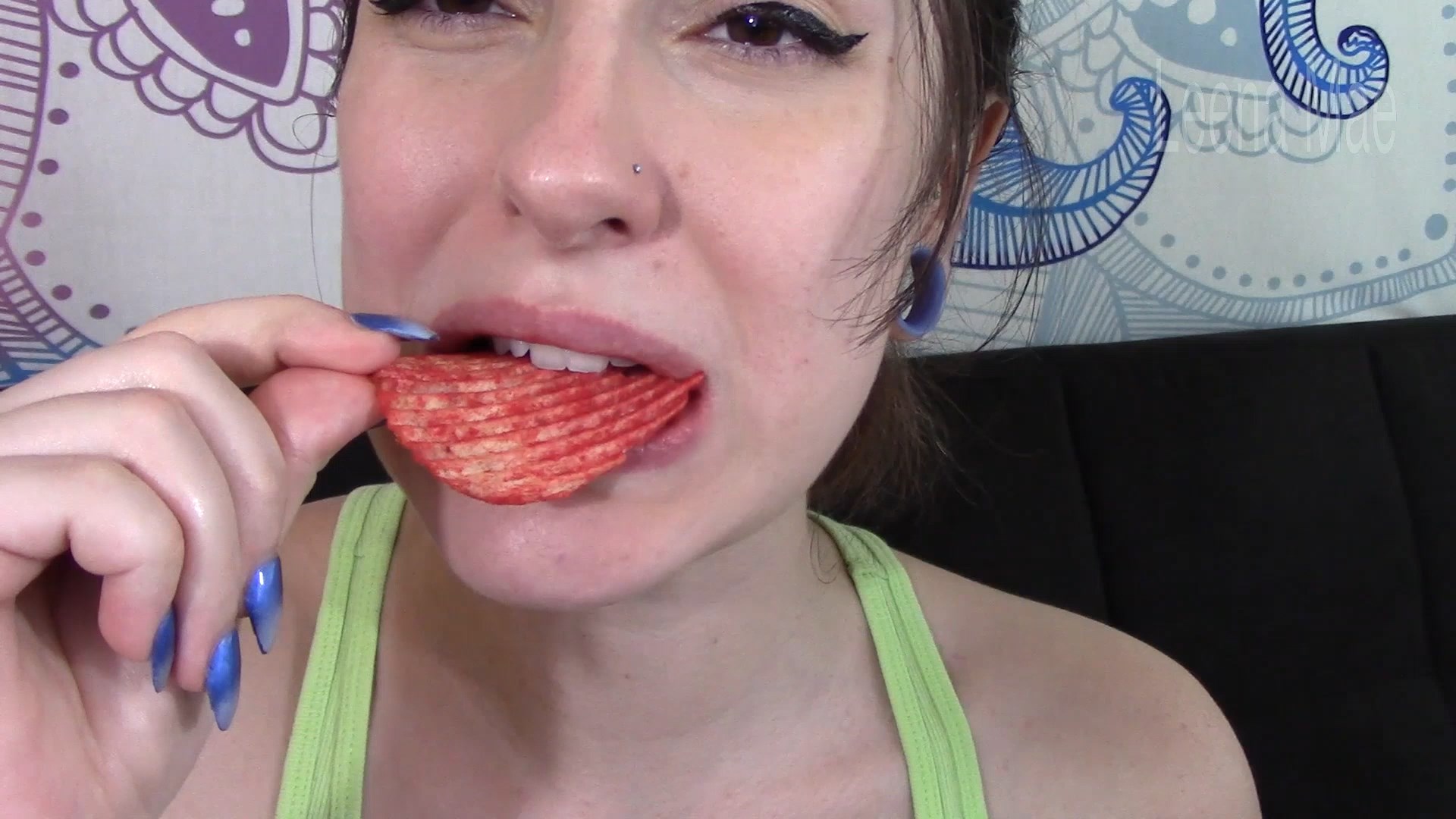 Leena Mae - ASMR Chewing Crunchy Chips and Crinkling 1080p