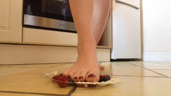 Brook Logan – Cake And Fruit Crushing With My Feet