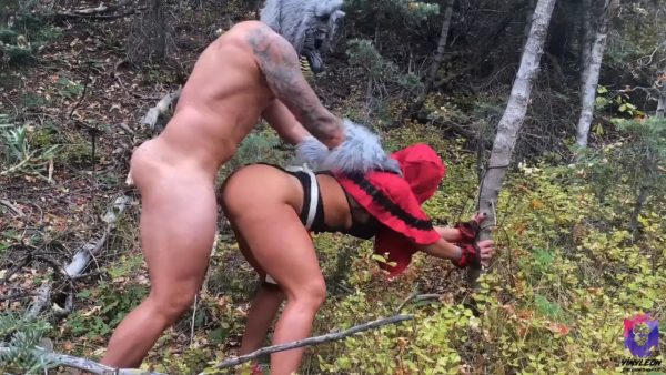 Yinyleon – Innocent Girl with a Red Riding Hood Gets an Abusive Fuck by a Horny Wolf