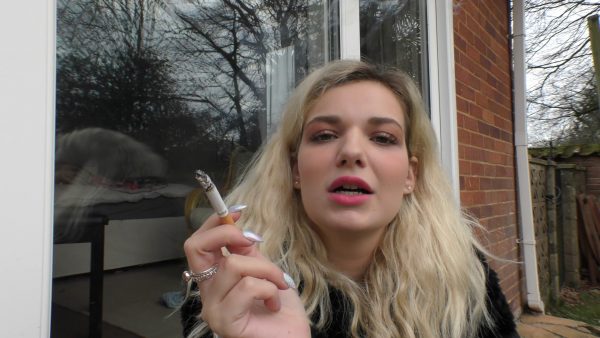 Bad Dolly – Smoking on a Cold Day