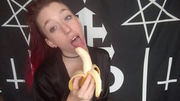 Minny Minx – Sensual Banana Sucking