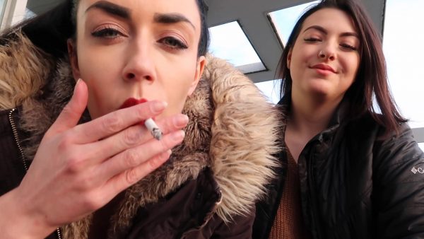 AlannaVcams – Two Girls Smoking Together