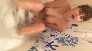 xxValeryxx – Cum Bath Vid Play With Shaving Things
