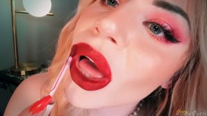 Goddess Blonde Kitty – Lipstick Try On Haul