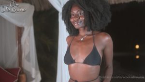 Mrs Cookie Brownie – Sexy Bikini Try on World Premiere