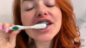 Adora Bell – Shower Teeth Brushing
