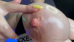 Big Titty Davina – Suck On My Big Sweaty Hard Nipples